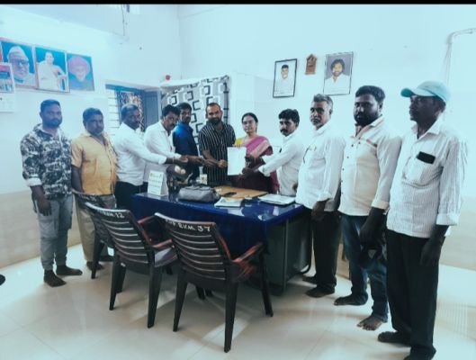 ఉపాధి హామీ పథకం ఫీల్డ్ అసిస్టెంట్ల సమస్యలను పరిష్కరించాలి