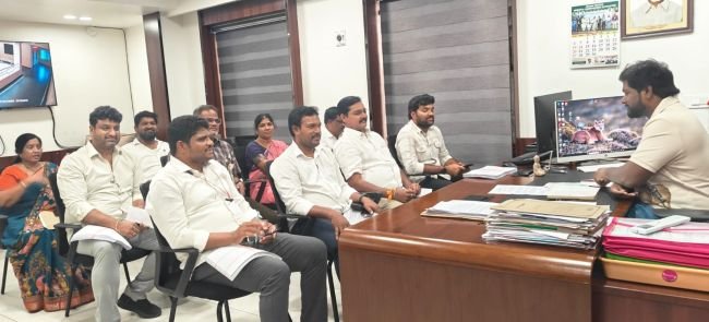 వివిధ రాజకీయ పార్టీ ప్రతినిధులతో కమిషనర్ సమావేశం
