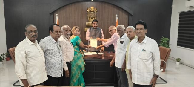 విజయవంతంగా ముగిసిన పెన్షనర్ల 24 గంటల ధర్నా