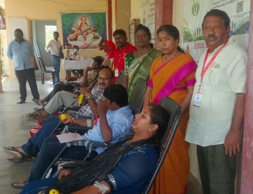 రక్తదానంతో కొండంత అండ: ఆర్డీవో