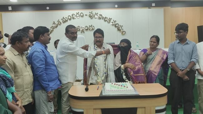 అంజద్ పాషకు షకు ఘన సన్మానం మున్సిపల్ వైస్ చైర్మన్