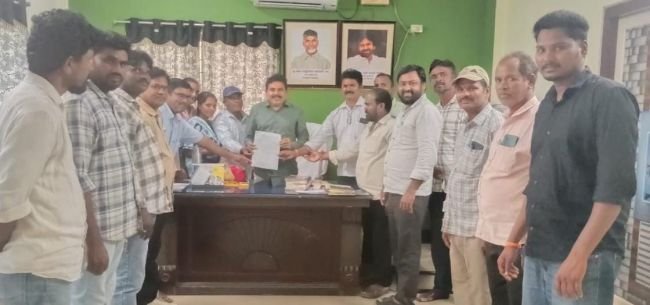 ఫీల్డ్ అసిస్టెంట్ ల సమస్యలు పరిష్కరించాలి