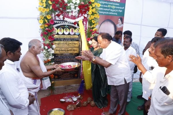 జొన్నవాడలో రూ.15 లక్షలతో సీసీ రోడ్డు పనులకు శంకుస్థాపన