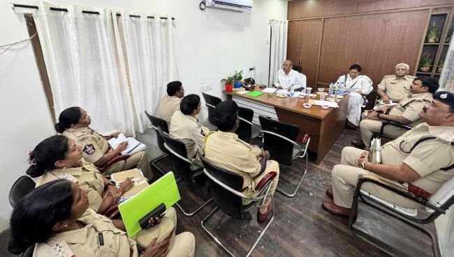 మద్యం షాపుల టెండర్ల ప్రక్రియపై ఎక్సైజ్ అధికారుల సమీక్ష