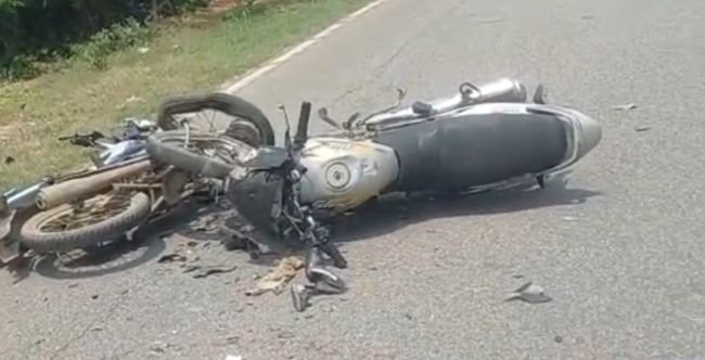 రెండు బైకులు ఢీకొని - ఇద్దరు వ్యక్తులు మృతి