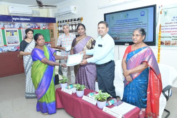 మహిళలు పారిశ్రామిక వేత్తలుగా రాణించాలి 