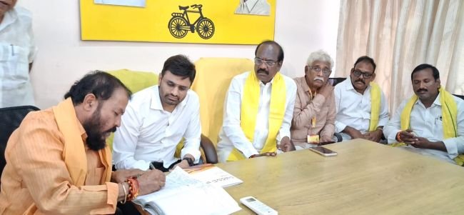 కూటమి అభ్యర్థుల గెలుపే లక్ష్యంగా పనిచేయాలి              -- టీడీపీ జిల్లా అధ్యక్షులు, ఎమ్మెల్యే బడేటి చంటి, ఎంపీ పుట్టా మహేష్, ఎమ్మెల్యే చింతమనేని