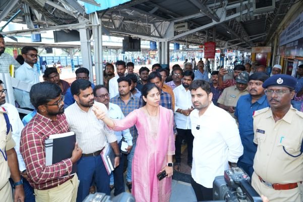 రైల్వే పనులపై రాజీ లేదు  -ఏలూరు రైల్వే స్టేషన్ మొత్తం తనిఖీ చేసిన  ఎంపీ పుట్టా మహేష్ కుమార్ 