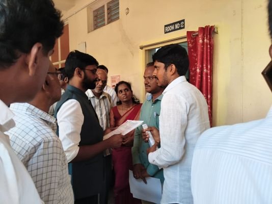 అనారోగ్యంతో బాధపడుతున్న ఉద్యోగి కుమారుడికి - ఉద్యోగం కల్పించాలని - జెఎండీకి వినతి  సురేంద్రబాబు కుటుంబానికి మానవతా దృక్పథంతో న్యాయం చేయాలని - విజ్ఞప్తి