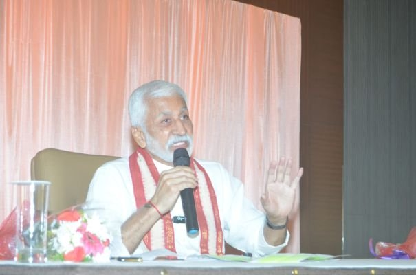 టీడీపీ, వైసీపీకి భిన్నంగా కొత్త రాజకీయ వేదిక: విజయసాయిరెడ్డి