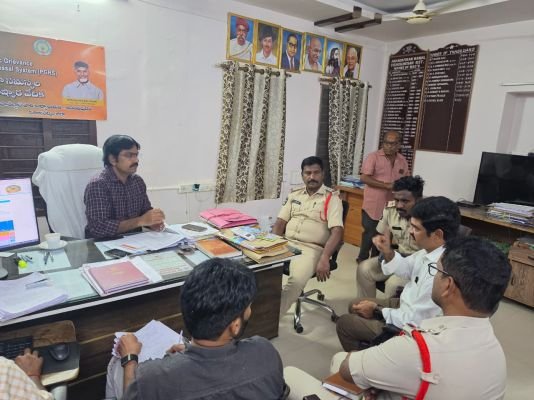 స్థానిక ఎన్నికలకు పోలీస్, రెవెన్యూ అధికారులు సంయుక్త సమీక్ష  సమావేశం.!