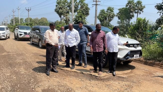 రహదారుల దుస్థితిపై ఎమ్మెల్యే పంచకర్ల సీరియస్.. ఆర్ అండ్ బి అధికారులతో క్షేత్రస్థాయి పరిశీలన