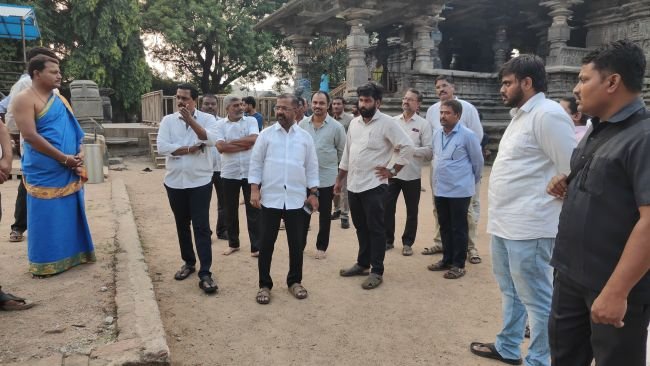 అమ్మవారి శరన్నవ రాత్రి ఉత్సవాల ఏర్పాట్ల పరిశీలన