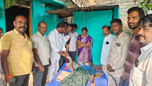 ధర్మవరంలో ఘనంగా 'NTR భరోసా' పెన్షన్ల పంపిణీ  ప్రతి అర్హుడికీ సంక్షేమం అందడమే కూటమి ప్రభుత్వ లక్ష్యం: హరీశ్ బాబు