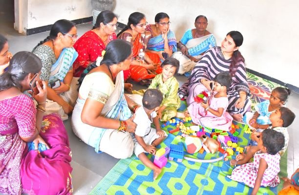 అంగన్వాడీ కేంద్రం-1ను సందర్శించిన జిల్లా కలెక్టర్ రాజకుమారి గణియా