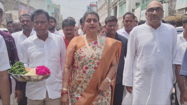 వెంకటగిరి పోలేరమ్మ జాతరలో మాజీ మంత్రి రోజా