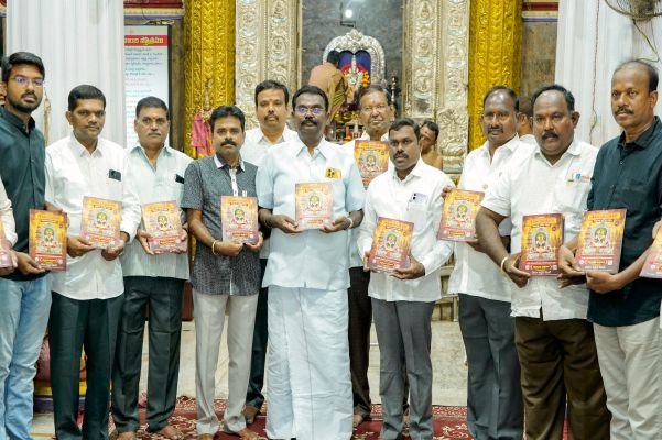 ప్రొద్దుటూరు దసరా ఉత్సవాల ఆహ్వాన పుస్తకాలు ఆవిష్కరణ
