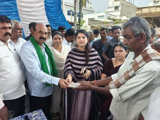 పింఛన్ దారులకు ఇచ్చిన హామీ తప్పిన జగన్మోహన్ రెడ్డి - మంత్రి ఫరూక్ 