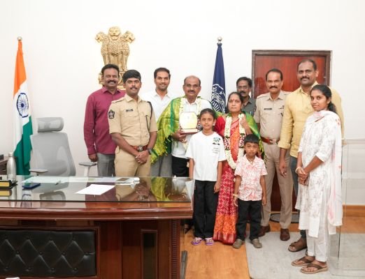36 ఏళ్లకు పైగా పోలీసు సేవలు.. ట్రాఫిక్ ఎస్సై రామచంద్రారెడ్డికి ఘన సన్మానం