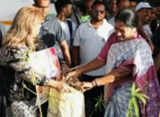 దేశ రాజధానిలో భారీ పారిశుద్ధ్య డ్రైవ్: కమలా నెహ్రూ రిడ్జ్‌లో శ్రమదానంలో పాల్గొన్న ఢిల్లీ సీఎం గుప్తా
