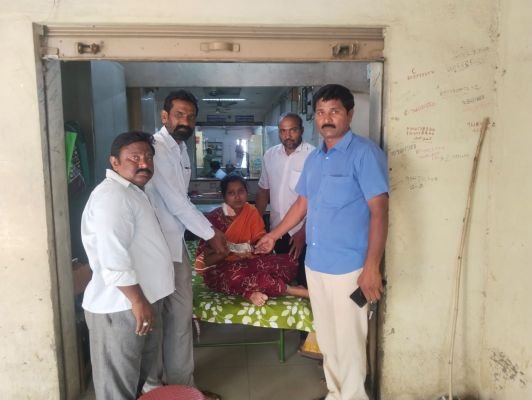 కుమ్మరి శశికళకు రూ.30వేలు ఆర్థిక సహాయం అందించిన బనగానపల్లె నియోజకవర్గ కుమ్మర శాలివాహన సంక్షేమ సంఘం