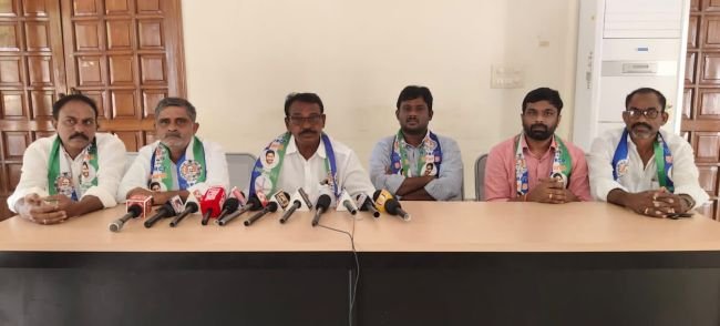 కూటమి ప్రభుత్వం లింగాల మండలం రైతులకు ఏం చేశారో చెప్పాలి వైఎస్ఆర్సిపి నేతలు ప్రశ్నలు