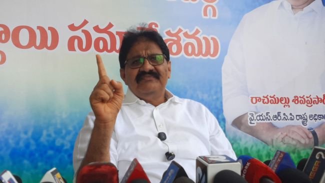బీసీల హక్కులకు భంగం కలిగిస్తున్న ఎమ్మెల్యే వరదరాజులరెడ్డి