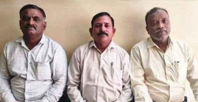 జర్నలిస్టుల సమస్యల పరిష్కారం కోసం ఆర్డీవో కార్యాలయం ఎదుట ధర్నా