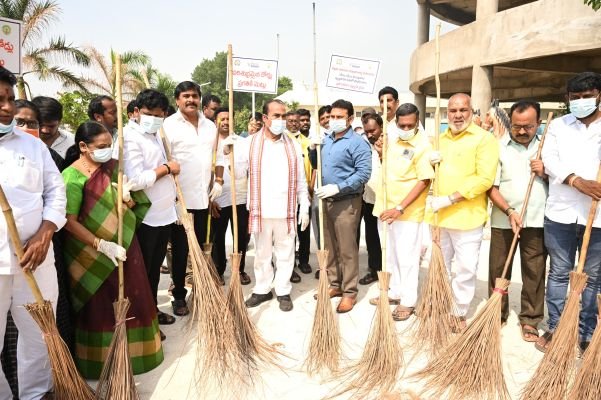 స్వచ్ఛ తిరుపతి ప్రతి ఒక్కరి లక్ష్యం కావాలి ఎమ్మెల్యే ఆరణి  -ప్లాస్టిక్ రహిత నగరంగా మార్చాలి : కమిషనర్ జయకృష్ణ