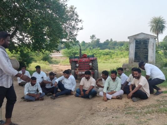 కాగ్నా నదిలో ఇసుక తవ్వకాలు అక్రమం.. బషీరాబాద్‌లో రైతుల తీవ్ర ఆగ్రహం, తహసీల్దార్ కార్యాలయం ముట్టడి
