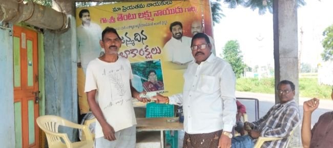 పింఛన్లతో పేదలకు ఆర్థిక భరోసా  మాజీ వైస్ ఎంపీపీ పాలవలస గౌరు