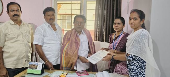 లింగాల అసంఘటిత కార్మికులకు స్మార్ట్ శ్రామిక్ మిషన్ అండ