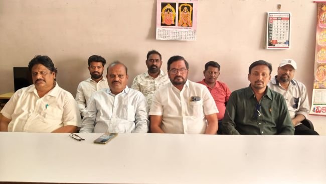 2న జర్నలిస్ట్ ల కోర్కెల దినోత్సవాన్ని (ప్రోగ్రామ్ డిమాండ్స్ పత్రం) జయప్రదం చేయండి  -ఎపియుడబ్లుజె నంద్యాల జిల్లా నాయకులు 