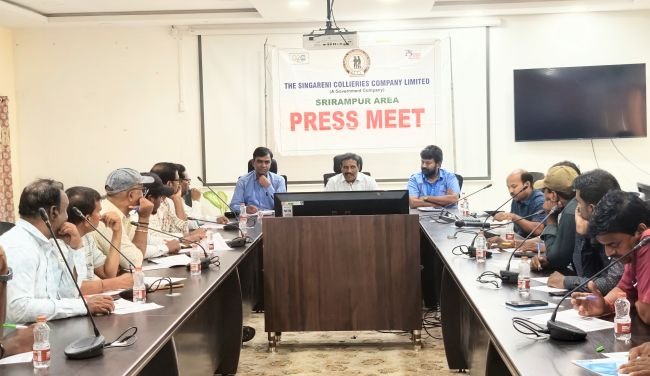 శ్రీరాంపూర్‌ ఏరియాకు 99 శాతం ఉత్పత్తి -- మూడు భూగర్భ గనుల్లో లక్ష్యానికి మించి ఉత్పత్తి  - ఓసీల్లో 101 శాతం - వార్షిక లక్ష్యాన్ని అధిగమిస్తాం - జీఎం మునిగంటి శ్రీనివాస్