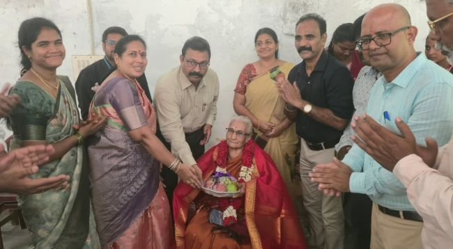 పాలిటెక్నిక్ కళాశాలకు పూర్వ విద్యార్థి మాతృమూర్తి విరాళం