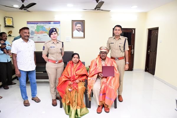 పదవి విరమణ పొందిన పోలీస్ అధికారులకు ఘన సత్కారం - ఎస్పీ అఖిల్ మహాజన్ 