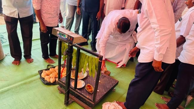 రైతు పండించిన ప్రతి ధాన్యపు గింజను ప్రభుత్వమే కొనుగోలు చేస్తుంది ... ప్రభుత్వ వ్యవసాయ శాఖ సలహాదారు పోచారం శ్రీనివాస్ రెడ్డి 