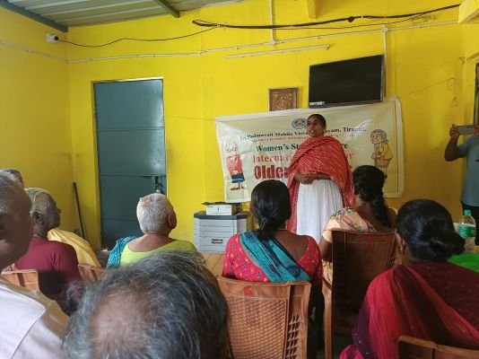 వృద్ధాప్యాన్ని గౌరవిద్దాంపై అవగాహన