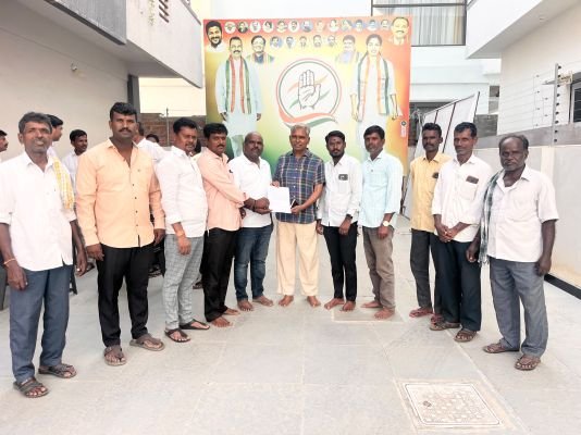 గజ్వేల్ మాజీ ఎమ్మెల్యే ని కలిసిన పాండురంగ రిజర్వాయర్ ముంపు బాధితులు