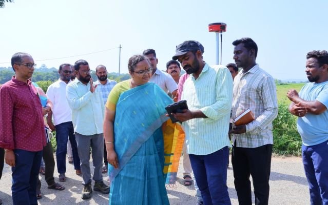 జిల్లాలో భూ భారతి రీ-సర్వే ప్రక్రియను పారదర్శకంగా, ఖచ్చితత్వంతో, ఎలాంటి పొరపాట్లకు తావులేకుండా నిర్వహించాలి.  జిల్లా కలెక్టర్ కె. హైమావతి అధికారులను ఆదేశించారు.