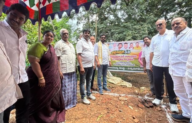 మినీ గోకులం షెడ్డు శంకుస్థాపన లో ఎమ్మెల్యే బొలిశెట్టి