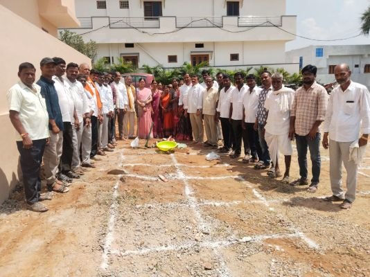 ఎల్లంబావిలో కొత్త పంచాయతీ భవనానికి శ్రీకారం