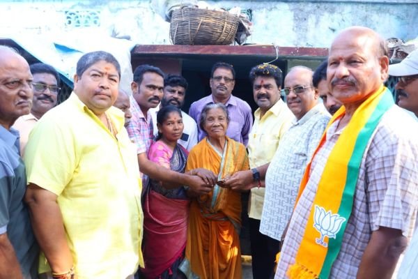 ఎన్టీఆర్ భరోసా పెన్షన్లతో పేదలకు భరోసా