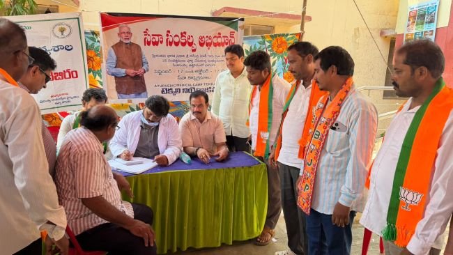 పారిశుద్ధ్య కార్మికుల కోసం ఉచిత ఆయుర్వేద వైద్య శిబిరం