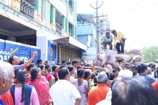 మత్స్యకార కుటుంబాలకు ఉచిత బియ్యం పంపిణీ