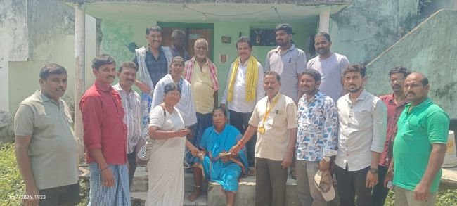 ఎన్టీఆర్ పెన్షన్ పంపిణీ కార్యక్రమంలో జిల్లా ఆర్గనైజింగ్ సెక్రెటరీ ఉండూరు