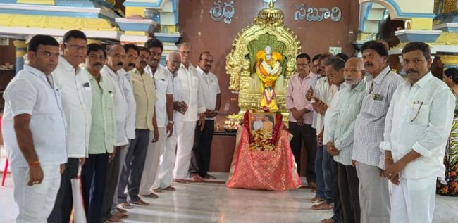 గురు మాతాజీకి పుష్పాంజలి
