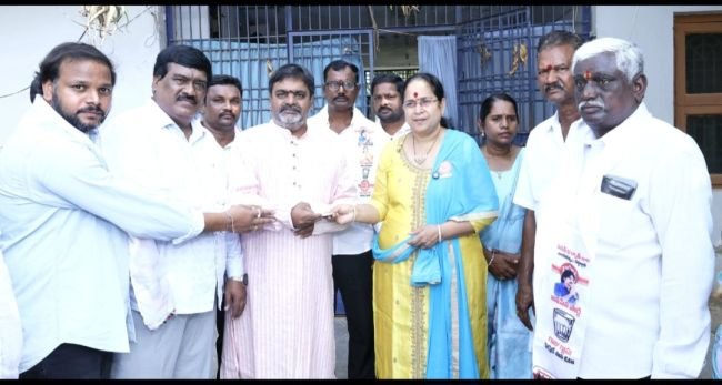 పేదల సంక్షేమమే లక్ష్యంగా..  * పింఛన్ల పంపిణీ కార్యక్రమంలో పాల్గొన్న ఎమ్మెల్యే మాధవి 