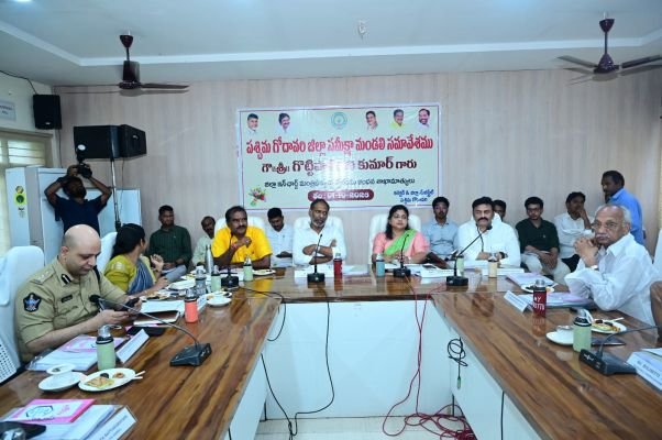 గోదావరి డెల్టా ఆధునికీకరణకు ప్రాధాన్యత  అర్హులందరికీ సంక్షేమ పథకాల ప్రయోజనాలు అందించాలి: మంత్రి గొట్టిపాటి రవికుమార్