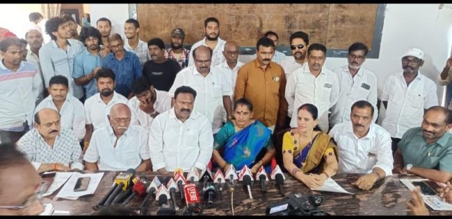 వైసీపీ నుంచి టీడీపీ లోకి భారీ చేరికలు .....పదవుల కోసం కాదు... చిన్న శ్రీను వెంటే......